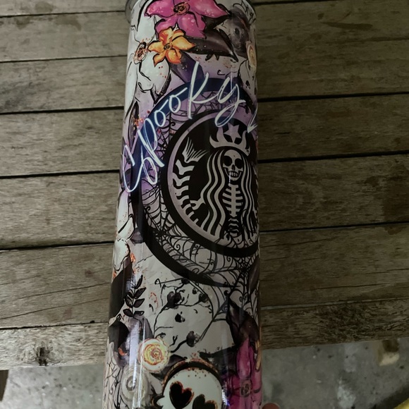 Spooky vibes Starbucks - Picture 1 of 3